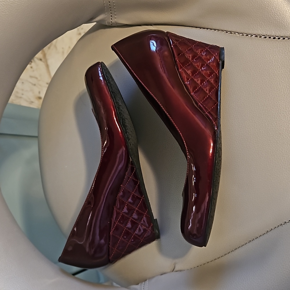 Johnson & Murphy Metalic Patent Leather Wedge  👠